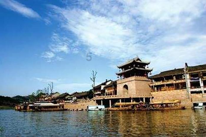 郑钦文泪洒新闻发布会：对不起观赛球迷！点出输球关键细节